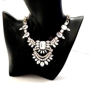 Spring Sale🌼 Crew rhinestone necklace won’t tarnish 👍🏻 holiday parties